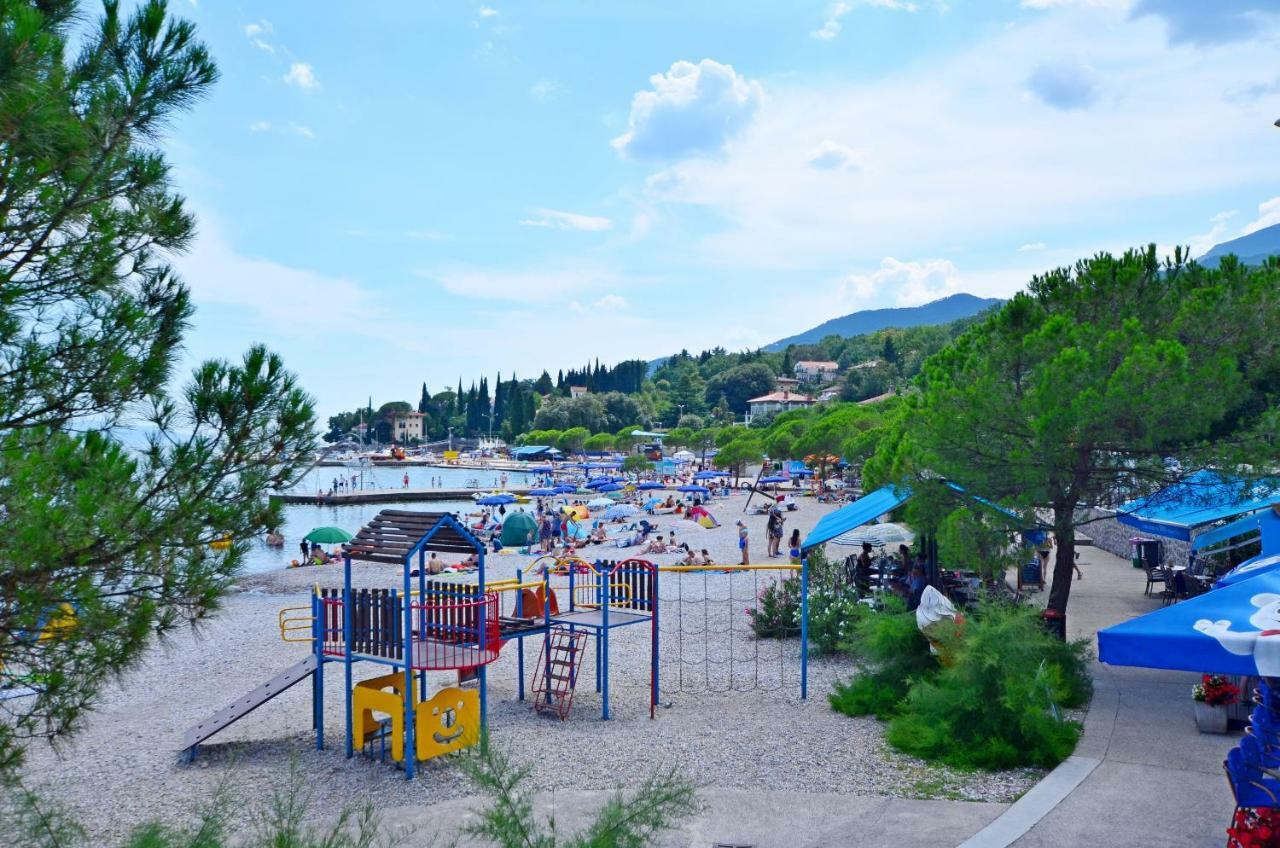 Apartments Villa Adore Ičići Екстериор снимка