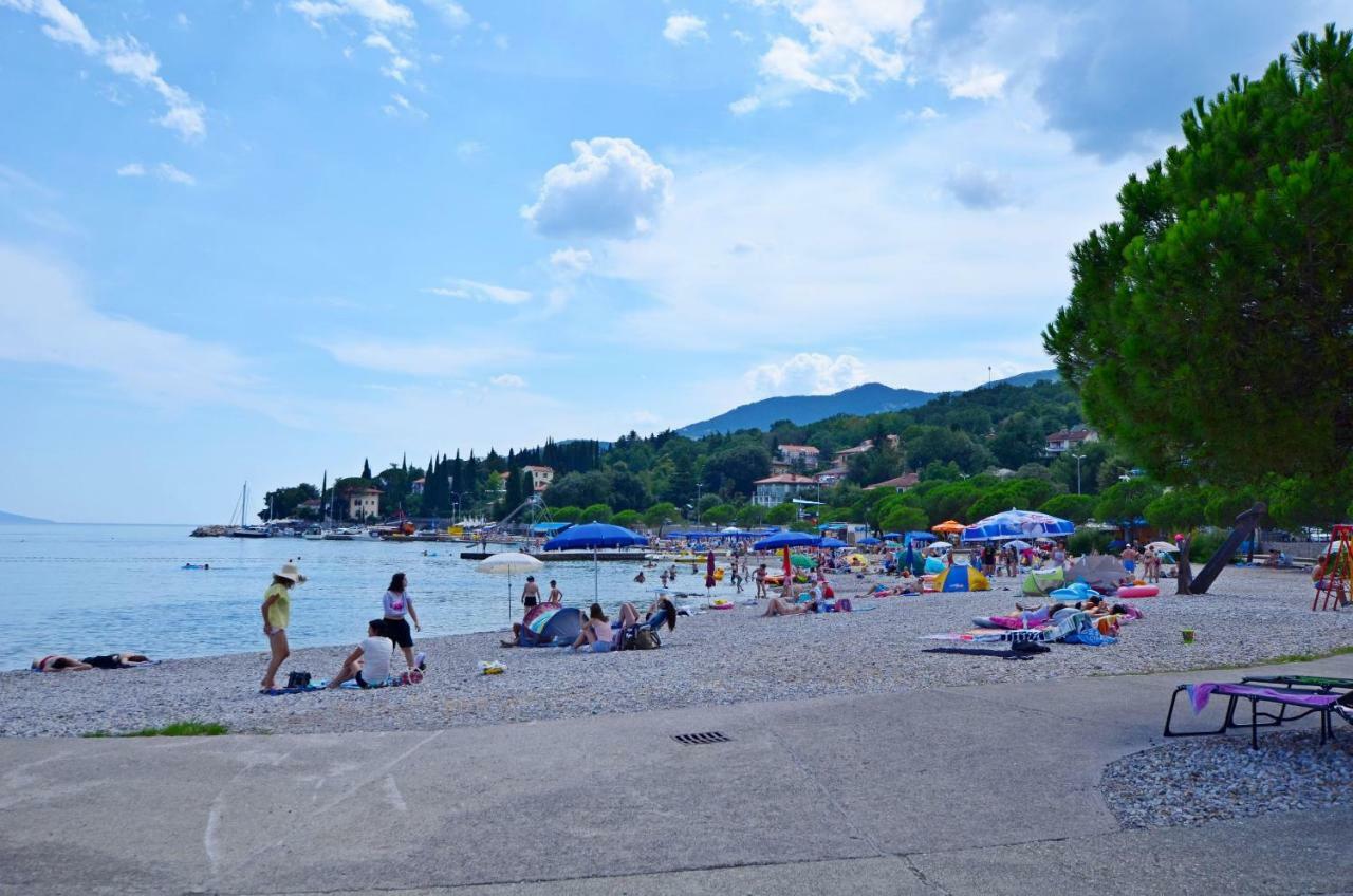 Apartments Villa Adore Ičići Екстериор снимка